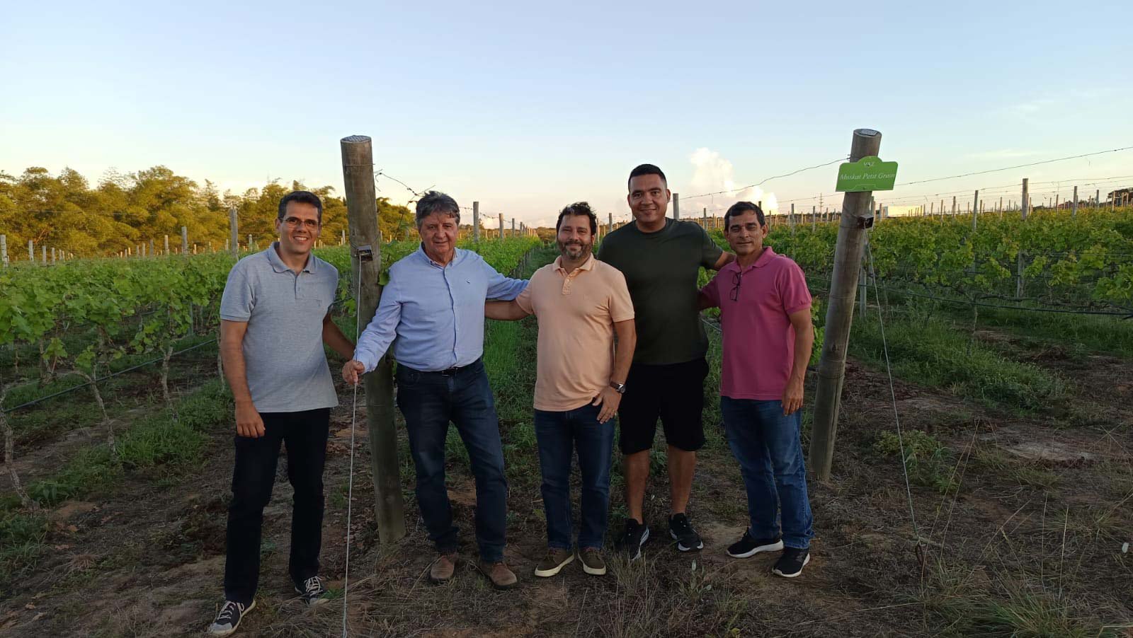 Visita ao terreno da Cidade Vinícola em Morro do Chapéu