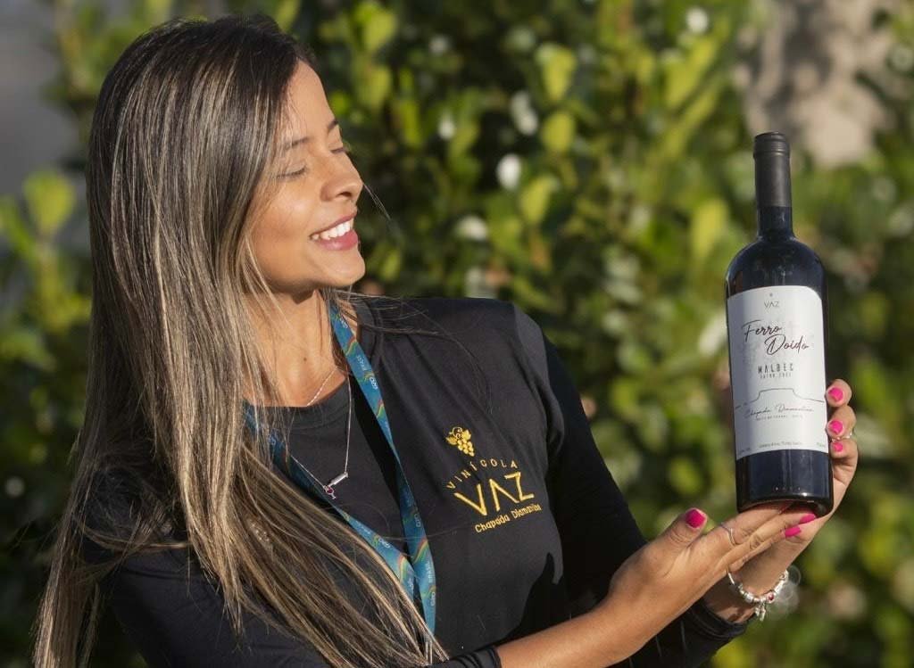 Rótulos de vinhos premiados produzidos na Chapada Diamantina